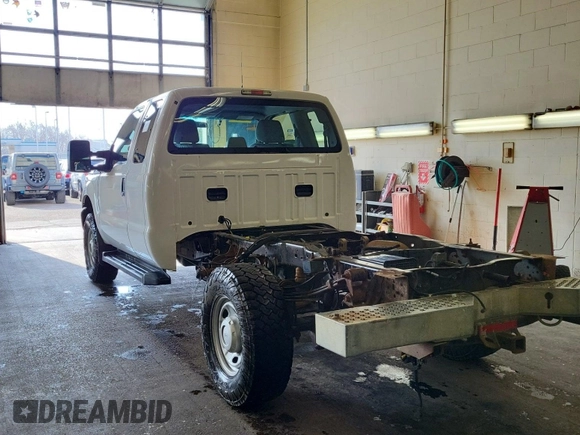 2015 Ford F-350 z VIN 1FD7X3B63FED45155, wystawiony jako IAAI lot #42381547 z przebiegiem 96 123 mil mil oraz . Historia ofert i sprzedaży dostępna na DreamBid. Obrazek 6.