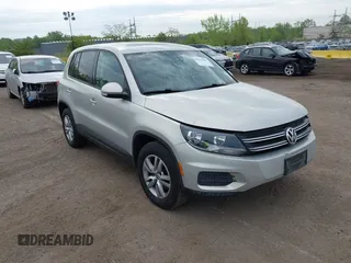 2013 Volkswagen Tiguan SE z VIN WVGBV7AX8DW508357, wystawiony jako IAAI lot #42150937 z przebiegiem 78 060 mil mil oraz . Historia ofert i sprzedaży dostępna na DreamBid. Obrazek 1.