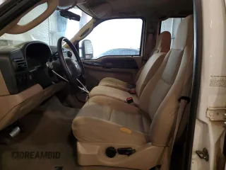 2005 Ford F-350 XL z VIN 1FTWW31P25EC64594, wystawiony jako Copart lot #61291725 z przebiegiem 209 965 mil mil oraz Czysty tytuł • Clean title. Historia ofert i sprzedaży dostępna na DreamBid. Obrazek 7.