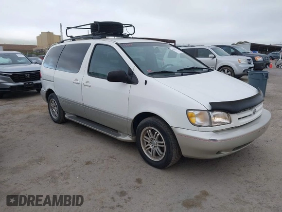 1999 Toyota Sienna LE with VIN 4T3ZF13C2XU105212, listed as a IAAI auction lot 42066557 with 153,659 mi miles. Bid and sale history available at carsss.com. Image 1.