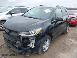 2020 Chevrolet Trax LT with VIN KL7CJLSB4LB092584, listed as a IAAI auction lot 41831792 with 7,803 mi miles. Bid and sale history available at carsss.com. Image 2.