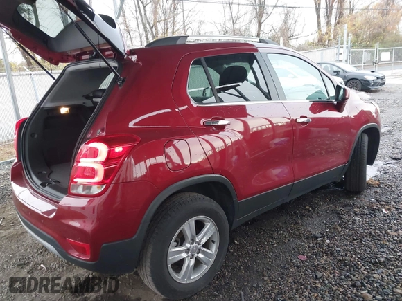 2019 Chevrolet Trax LT with VIN 3GNCJPSB2KL175848, listed as a IAAI auction lot 40926734 with 68,400 mi miles. Bid and sale history available at carsss.com. Image 4.