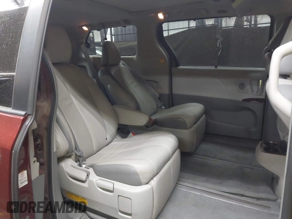 2011 Toyota Sienna XLE with VIN 5TDDK3DC9BS015730, listed as a IAAI auction lot 41472834 with 71,125 mi miles. Bid and sale history available at carsss.com. Image 8.