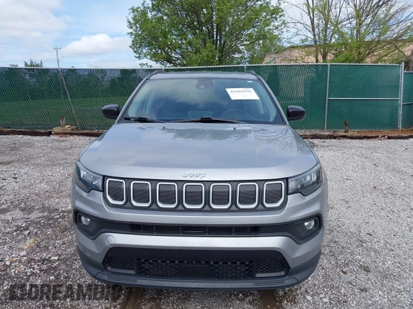 2022 Jeep Compass Latitude with VIN 3C4NJCBB2NT139477, listed as a IAAI auction lot 41965959 with 25,098 mi miles and . Bid and sale history available at carsss.com. Image 6.