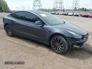 2023 Tesla Model 3 Performance z VIN 5YJ3E1EC6PF383560, wystawiony jako IAAI lot #42130024 z przebiegiem 77 686 mil mil oraz . Historia ofert i sprzedaży dostępna na DreamBid. Obrazek 1.