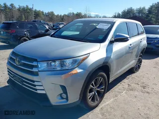 2018 Toyota Highlander LE with VIN 5TDBZRFH1JS490107, listed as a IAAI auction lot 41880092 with 53,710 mi miles. Bid and sale history available at carsss.com. Image 18.