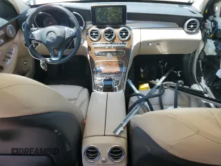 2017 Mercedes-Benz C 300 z VIN 55SWF4KBXHU205481, wystawiony jako Copart lot #57291005 z przebiegiem 75 158 mil mil oraz Szkoda całkowita • Salvage title. Historia ofert i sprzedaży dostępna na DreamBid. Obrazek 8.