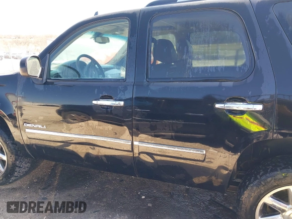 2010 GMC Yukon Denali with VIN 1GKUKEEF5AR201853, listed as a IAAI auction lot 41847258 with 205,431 mi miles. Bid and sale history available at carsss.com. Image 14.