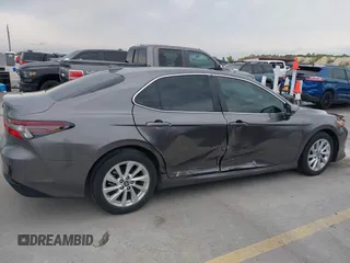 2023 Toyota Camry LE z VIN 4T1R11AK1PU169839, wystawiony jako IAAI lot #42140135 z przebiegiem 10 808 mil mil oraz . Historia ofert i sprzedaży dostępna na DreamBid. Obrazek 6.