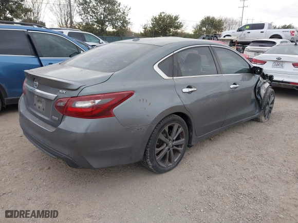 2018 Nissan Altima 2.5 SV with VIN 1N4AL3AP9JC256152, listed as a IAAI auction lot 41359670 with 136,686 mi miles. Bid and sale history available at carsss.com. Image 4.