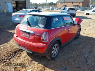 2013 MINI Hardtop z VIN WMWSU3C53DT546962, wystawiony jako IAAI lot #41355332 z przebiegiem 82 041 mil mil oraz . Historia ofert i sprzedaży dostępna na DreamBid. Obrazek 4.
