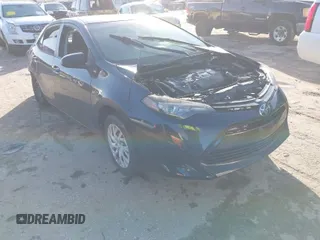 2018 Toyota Corolla L z VIN 5YFBURHE6JP800228, wystawiony jako IAAI lot #41473919 z przebiegiem 79 454 mil mil oraz . Historia ofert i sprzedaży dostępna na DreamBid. Obrazek 1.