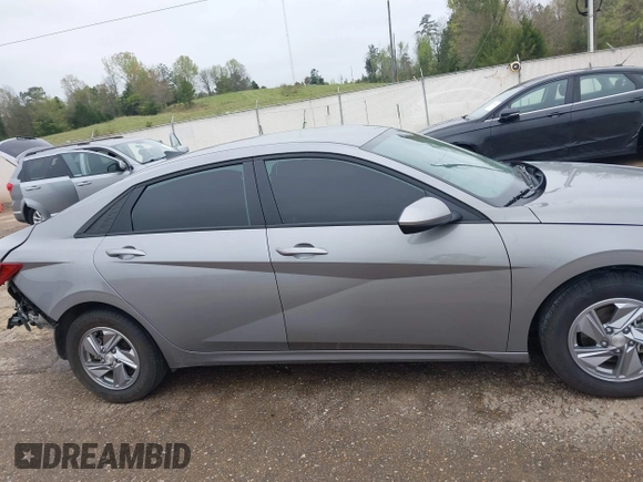 2025 Hyundai Elantra SE z VIN KMHLL4DG3SU860243, wystawiony jako IAAI lot #41899929 z przebiegiem 26 162 mil mil oraz . Historia ofert i sprzedaży dostępna na DreamBid. Obrazek 13.