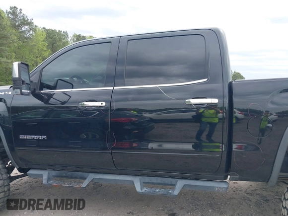 2017 GMC Sierra 1500 SLE z VIN 3GTU2MEC3HG358917, wystawiony jako IAAI lot #42033359 z przebiegiem 92 643 mil mil oraz . Historia ofert i sprzedaży dostępna na DreamBid. Obrazek 14.