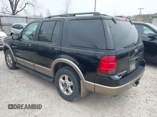 2002 Ford Explorer Eddie Bauer z VIN 1FMZU74E82UA67267, wystawiony jako IAAI lot #42030007 z przebiegiem 235 253 mil mil oraz . Historia ofert i sprzedaży dostępna na DreamBid. Obrazek 3.