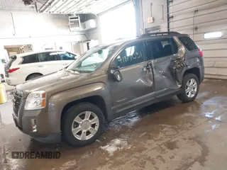 2012 GMC Terrain SLT-1 z VIN 2GKALUEK5C6333016, wystawiony jako IAAI lot #41817031 z przebiegiem 94 370 mil mil oraz . Historia ofert i sprzedaży dostępna na DreamBid. Obrazek 2.