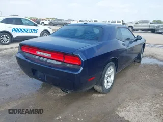 2013 Dodge Challenger SXT z VIN 2C3CDYAG9DH578888, wystawiony jako IAAI lot #42289139 z przebiegiem 121 649 mil mil oraz . Historia ofert i sprzedaży dostępna na DreamBid. Obrazek 4.