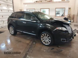 2011 Lincoln MKX with VIN 2LMDJ8JK0BBJ07032, listed as a IAAI auction lot 41866897 with 232,796 mi miles. Bid and sale history available at carsss.com. Image 1.