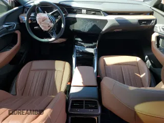 2024 Audi Q8 e-tron Sportback S line Premium Plus z VIN WA1CAAGE9RB024309, wystawiony jako Copart lot #51714695 z przebiegiem 12 919 mil mil oraz Nie do naprawy • Non repairable. Historia ofert i sprzedaży dostępna na DreamBid. Obrazek 8.