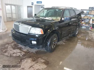2006 Lincoln Navigator Luxury with VIN 5LMFU27556LJ14538, listed as a IAAI auction lot 41608330 with 265,838 mi miles. Bid and sale history available at carsss.com. Image 2.