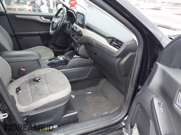 2021 Ford Escape SE z VIN 1FMCU0G61MUA15936, wystawiony jako IAAI lot #41725241 z przebiegiem 48 865 mil mil oraz . Historia ofert i sprzedaży dostępna na DreamBid. Obrazek 5.