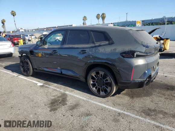 2023 BMW XM z VIN 5YM23CS04P9S41474, wystawiony jako Copart lot #64112444 z przebiegiem 13 109 mil mil oraz Szkoda całkowita • Salvage title. Historia ofert i sprzedaży dostępna na DreamBid. Obrazek 2.