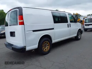 2013 Chevrolet Express Cargo z VIN 1GCSGAFX2D1162792, wystawiony jako IAAI lot #42610323 z przebiegiem 199 876 mil mil oraz . Historia ofert i sprzedaży dostępna na DreamBid. Obrazek 4.