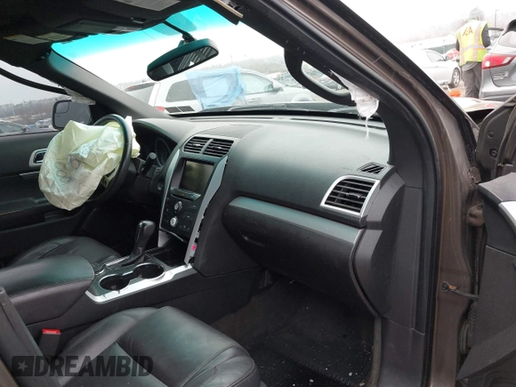2015 Ford Explorer XLT z VIN 1FM5K8D8XFGB15540, wystawiony jako IAAI lot #41840375 z przebiegiem 107 294 mil mil oraz . Historia ofert i sprzedaży dostępna na DreamBid. Obrazek 5.