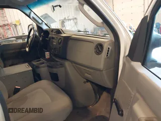 2010 Ford Econoline Cargo Commercial z VIN 1FTNE2ELXADA92282, wystawiony jako IAAI lot #42210516 z przebiegiem 102 617 mil mil oraz . Historia ofert i sprzedaży dostępna na DreamBid. Obrazek 5.