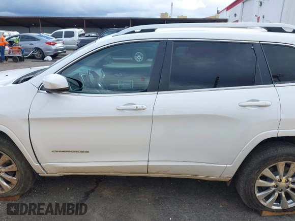 2017 Jeep Cherokee Overland z VIN 1C4PJMJS9HW631941, wystawiony jako IAAI lot #41605184 z przebiegiem 19 162 mil mil oraz . Historia ofert i sprzedaży dostępna na DreamBid. Obrazek 15.