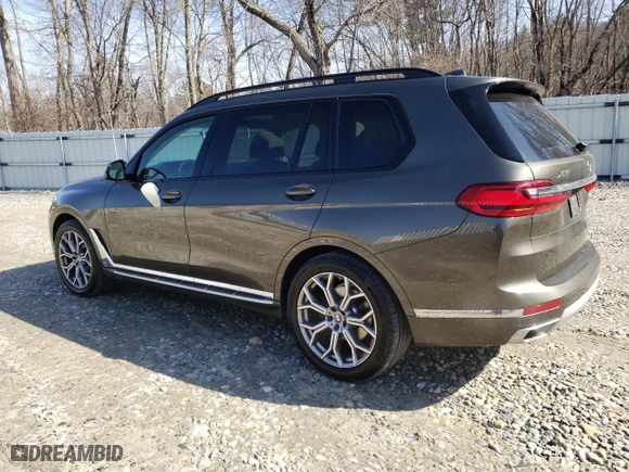 2021 BMW X7 xDrive40i with VIN 5UXCW2C09M9F82802, listed as a Copart auction lot 48970575 with 137,018 mi miles and Clean Title. Bid and sale history available at carsss.com. Image 2.