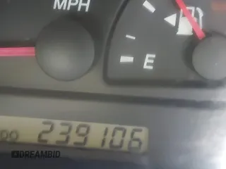 2002 Toyota Camry LE z VIN 4T1BE32K92U102107, wystawiony jako IAAI lot #41956837 z przebiegiem 239 106 mil mil oraz . Historia ofert i sprzedaży dostępna na DreamBid. Obrazek 12.