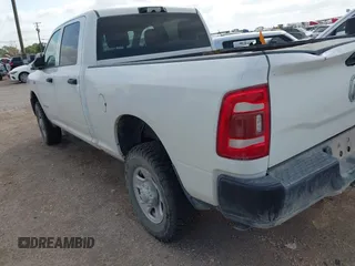 2022 Ram 2500 Tradesman с VIN 3C6UR5CJ4NG203881, выставлен на аукционе IAAI как лот 42513409 с пробегом 138 265 миль миль и . История ставок и продаж доступна на DreamBid. Изображение 3.