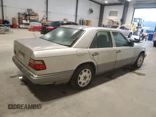 1994 Mercedes-Benz E Class with VIN WDBEA32E9RC149336, listed as a Copart auction lot 46066585 with 161,407 mi miles and Clean Title. Bid and sale history available at carsss.com. Image 3.