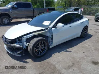 2022 Tesla Model 3 Long Range z VIN 5YJ3E1EB4NF163001, wystawiony jako IAAI lot #42211705 z przebiegiem 53 487 mil mil oraz . Historia ofert i sprzedaży dostępna na DreamBid. Obrazek 6.