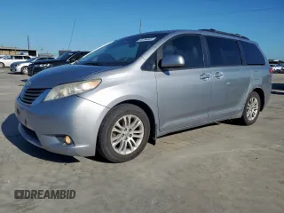 2013 Toyota Sienna XLE AAS z VIN 5TDYK3DC2DS327442, wystawiony jako Copart lot #56754465 z przebiegiem 203 691 mil mil oraz Czysty tytuł • Clean title. Historia ofert i sprzedaży dostępna na DreamBid. Obrazek 1.