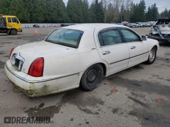 2001 Lincoln Town Car Executive with VIN 1LNHM81W91Y729914, listed as a Copart auction lot 41593085 with 144,950 mi miles and Clean title. Bid and sale history available at DreamBid. Image 3.