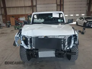 2025 Ford Bronco Outer Banks с VIN 1FMEE8BPXSLA68836, выставлен на аукционе IAAI как лот 42518156 с пробегом 287 миль миль и . История ставок и продаж доступна на DreamBid. Изображение 13.