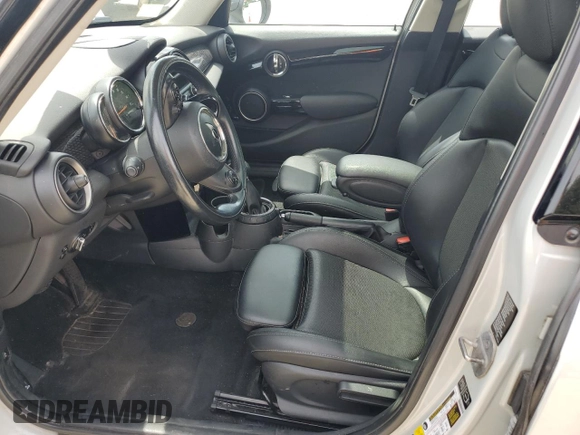 2015 MINI Hardtop 4 Door S with VIN WMWXU3C5XF2B56555, listed as a Copart auction lot 58775215 with 101,426 mi miles and Clean title. Bid and sale history available at DreamBid. Image 7.