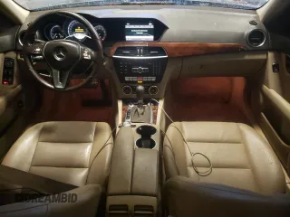 2012 Mercedes-Benz C 300 Sport z VIN WDDGF8BB1CA709311, wystawiony jako Copart lot #84649524 z przebiegiem 154 747 mil mil oraz Szkoda całkowita • Salvage title. Historia ofert i sprzedaży dostępna na DreamBid. Obrazek 8.