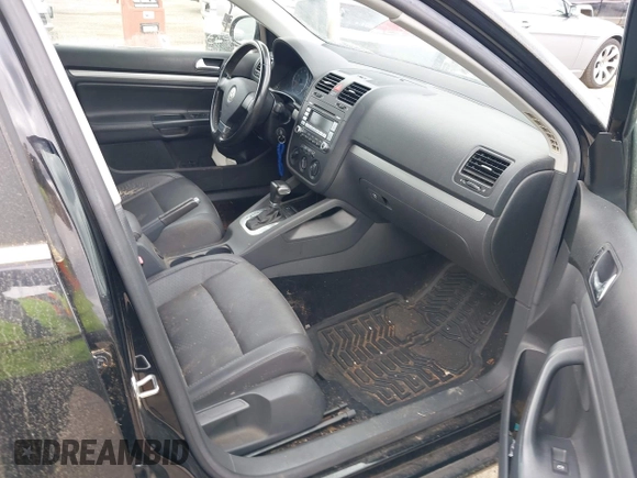 2008 Volkswagen Jetta SE z VIN 3VWRM71K98M091991, wystawiony jako IAAI lot #42550309 z przebiegiem 136 264 mil mil oraz . Historia ofert i sprzedaży dostępna na DreamBid. Obrazek 5.