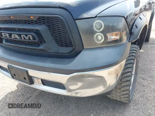 2018 Ram 1500 Express z VIN 1C6RR7KT4JS147562, wystawiony jako IAAI lot #42129188 z przebiegiem 125 332 mil mil oraz . Historia ofert i sprzedaży dostępna na DreamBid. Obrazek 6.