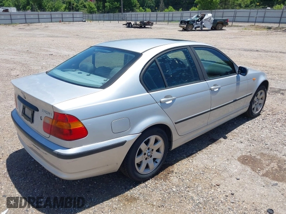 2003 BMW 3 Series 325i z VIN WBAEV334X3KL87573, wystawiony jako IAAI lot #42311092 z przebiegiem 262 326 mil mil oraz . Historia ofert i sprzedaży dostępna na DreamBid. Obrazek 4.