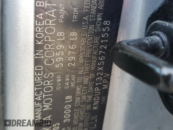 2005 Kia Sedona LX with VIN KNDUP132X56721558, listed as a Copart auction lot 88574685 with 176,660 mi miles and Salvage Title. Bid and sale history available at carsss.com. Image 13.