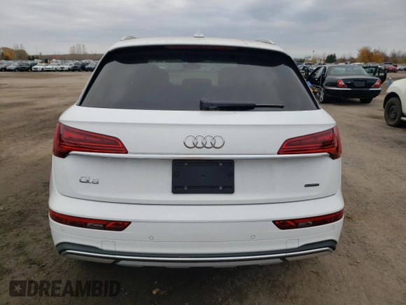 2024 Audi Q5 Komfort with VIN WA1AAAFY3R2124179, listed as a Copart auction lot 72621264 with 1,372 mi miles and Salvage Title. Bid and sale history available at carsss.com. Image 6.