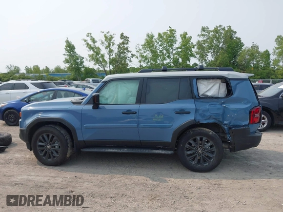 2024 Toyota Land Cruiser z VIN JTEABFAJ3RK018014, wystawiony jako IAAI lot #42404632 z przebiegiem 2 983 mil mil oraz . Historia ofert i sprzedaży dostępna na DreamBid. Obrazek 14.