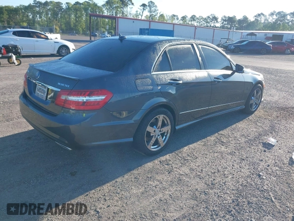 2013 Mercedes-Benz E-Class E 350 Luxury BlueTEC with VIN WDDHF2EB8DA741915, listed as a IAAI auction lot 42026412 with 105,569 mi miles. Bid and sale history available at carsss.com. Image 4.