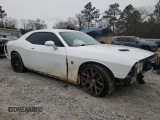 2016 Dodge Challenger R/T Scat Pack z VIN 2C3CDZFJ3GH153326, wystawiony jako Copart lot #45931845 z przebiegiem 64 245 mil mil oraz Szkody całkowita. Historia ofert i sprzedaży dostępna na DreamBid. Obrazek 4.