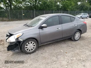 2017 Nissan Versa SV z VIN 3N1CN7AP9HL843974, wystawiony jako Copart lot #60869765 z przebiegiem 106 695 mil mil oraz Czysty tytuł • Clean title. Historia ofert i sprzedaży dostępna na DreamBid. Obrazek 1.