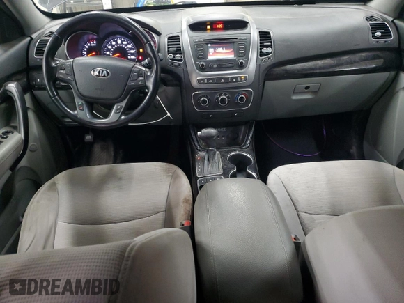 2014 Kia Sorento LX z VIN 5XYKT4A77EG499626, wystawiony jako Copart lot #49983865 z przebiegiem 227 978 mil mil oraz Nie do naprawy • Non repairable. Historia ofert i sprzedaży dostępna na DreamBid. Obrazek 8.